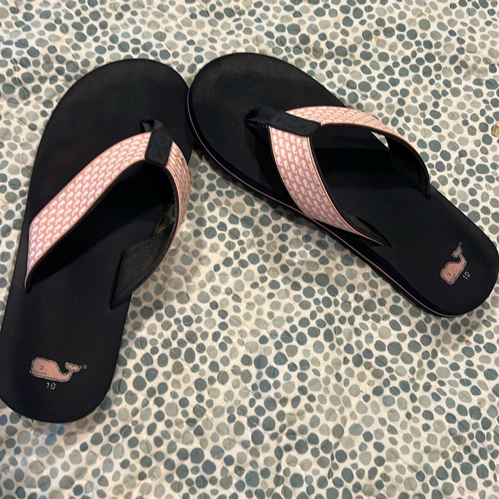 Lots life left chillin in the vineyard vines women’s 10 slides